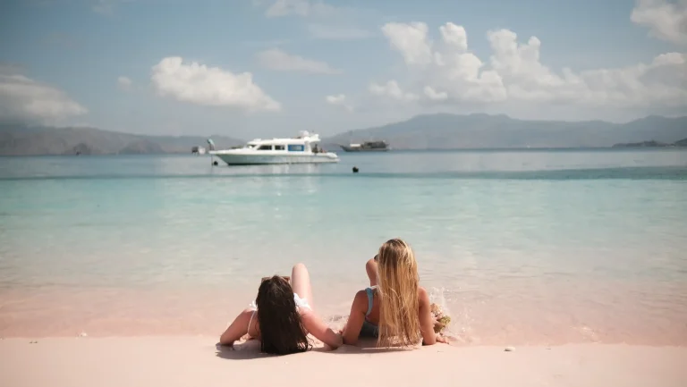 Pink Beach Labuan Bajo